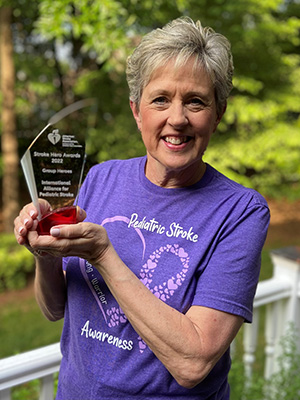 Mary Kay de IAPS con el premio Héroe Grupal de Ataque o Derrame Cerebral 2022